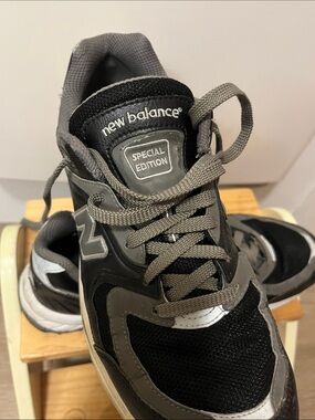 New Balance 2000 special edition Men’s Black and Grey Athletic Sneakers